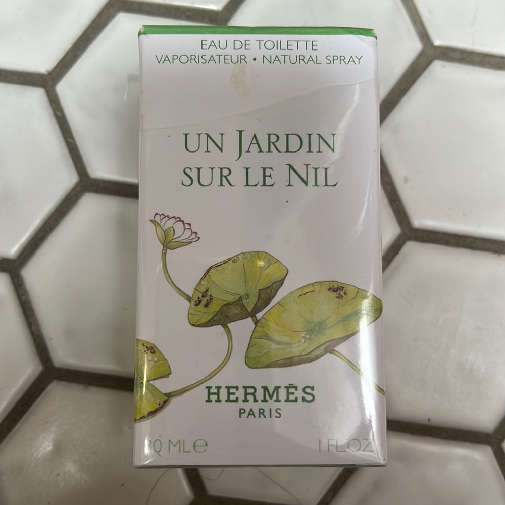 Un Jardin Sur Le Nil by Hermes Eau De Toilette Spray 1 oz